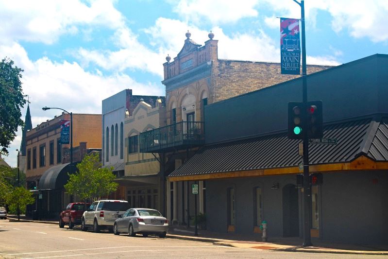 Empty street block in downtown Victoria